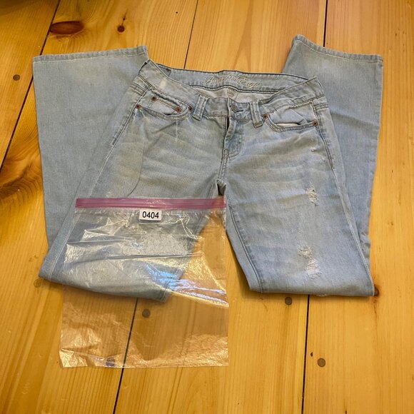 American Eagle Women’s Distressed Light Wash Jeans size 4 reg - Picture 9 of 10